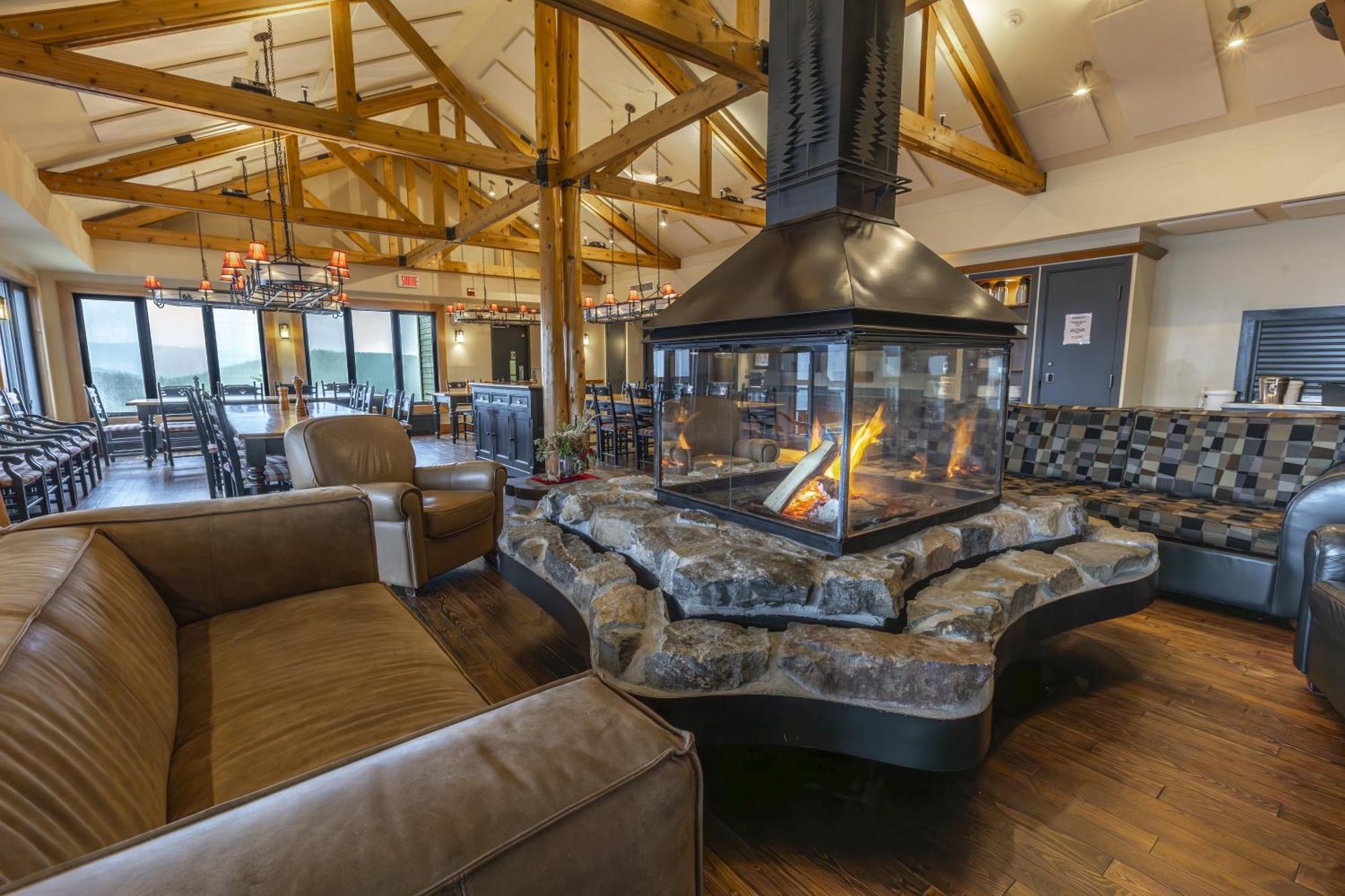 Auberge De Montagne Des Chic-Chocs Mountain Lodge - Sepaq Sainte Anne des Monts Exterior photo